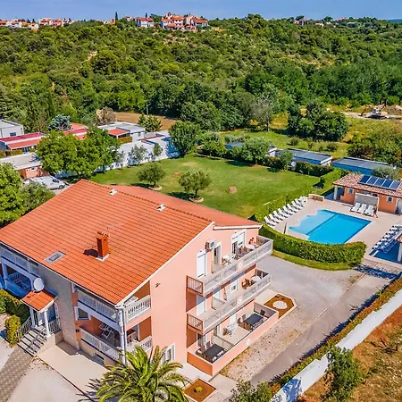 Rok 4 By Interhome Pula