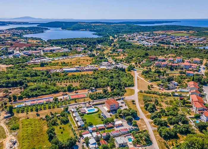 Rok 4 By Interhome * Pula